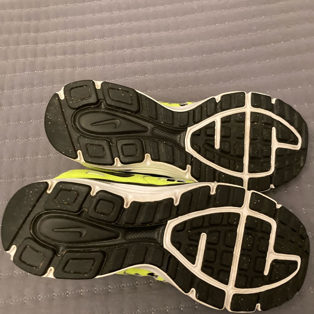 Great condition worn a few times. Color is nice